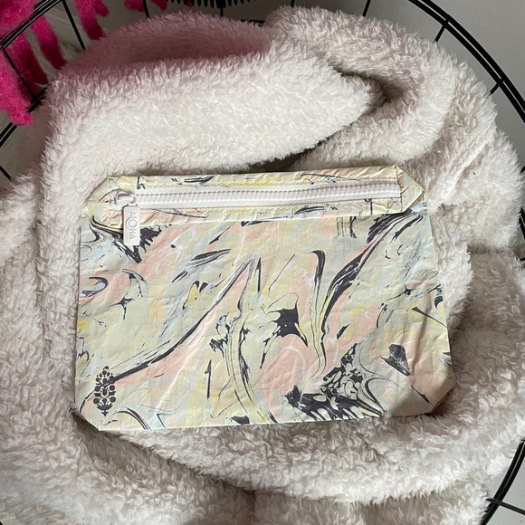 Aloha x FP Movement Printed Waterproof Pouch - Picture 1 of 6